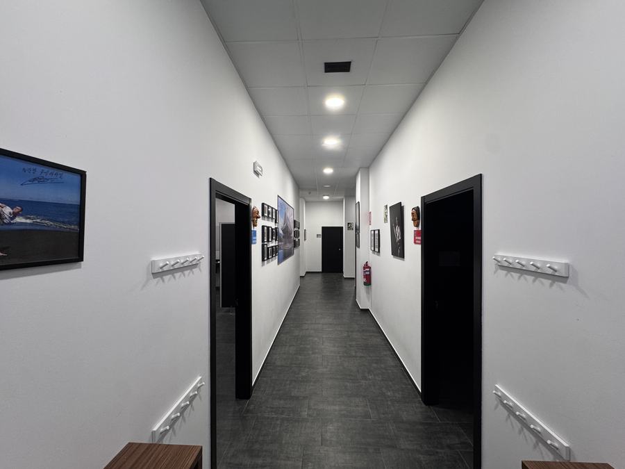 Pasillo de acceso a los vestuarios