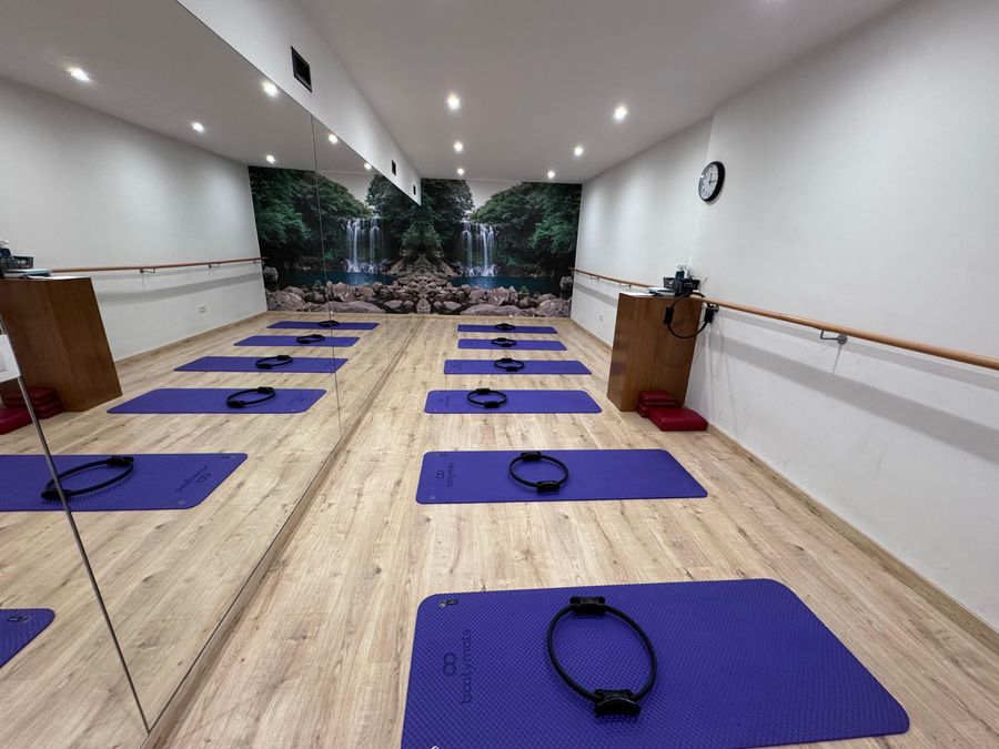 Sala de Pilates suelo con colchonetas